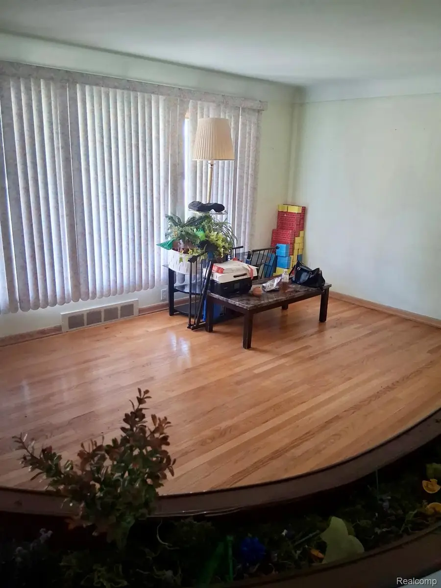 19385 Skyline Street, Roseville, MI 48066 - #3