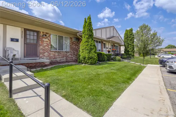 25204 Franklin Terrace, SouthLyon, MI 48178