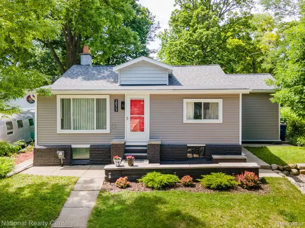 3973 Oak Knoll Road, Waterford, MI 48328