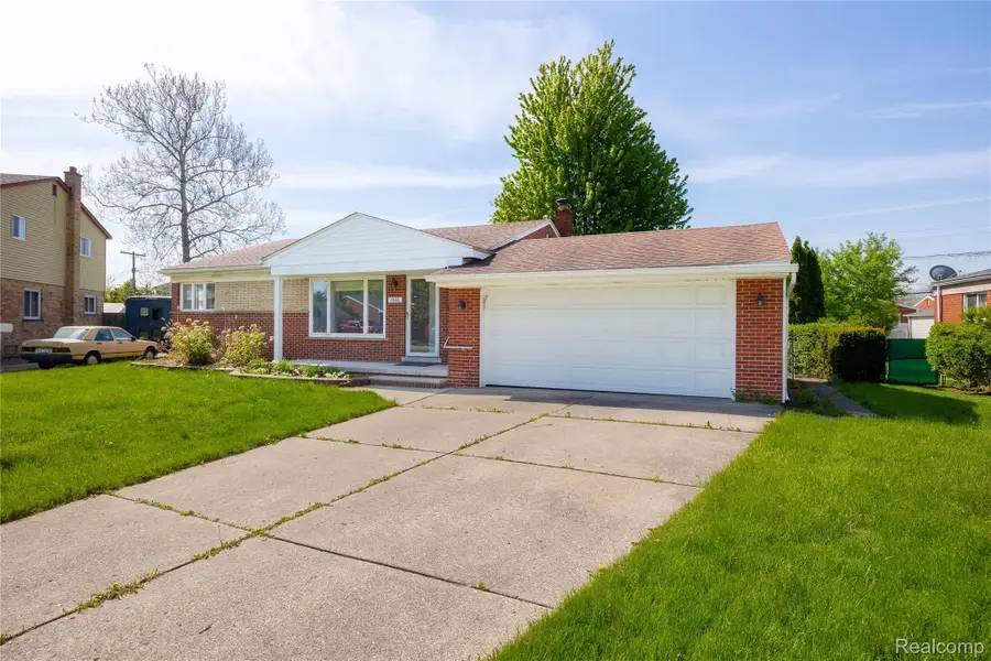 5646 Cambourne Street, Dearborn Heights, MI 48127 - #3