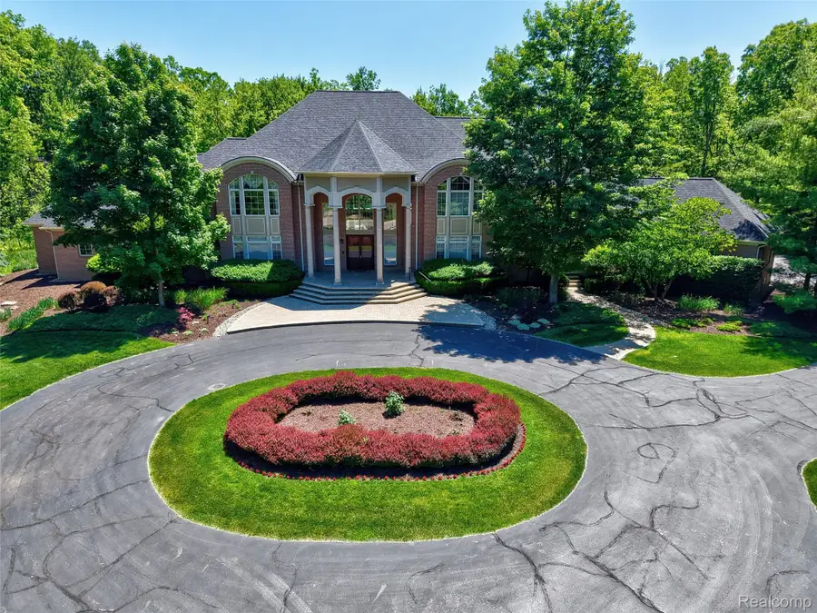 8479 Misty Meadows, Grand Blanc, MI 48439 - #2