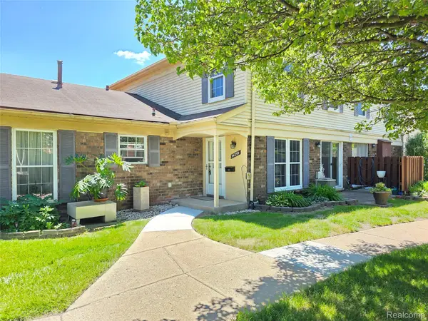 34299 Garfield Circle #2, Fraser, MI 48026