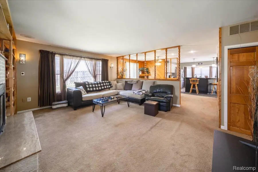 795 Hogarth Avenue, Waterford, MI 48328 - #3