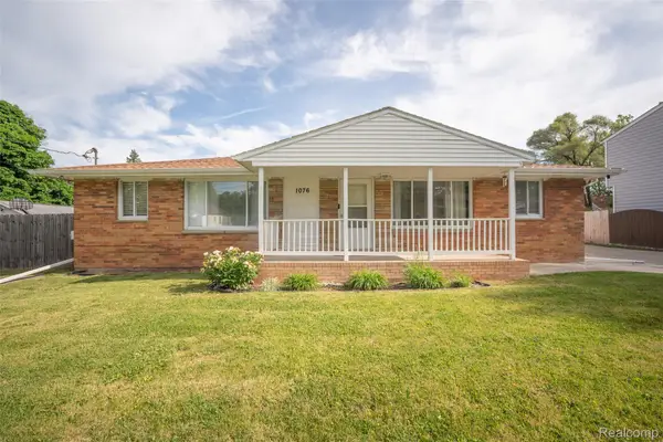 1076 W Kurtz Avenue, Flint, MI 48505