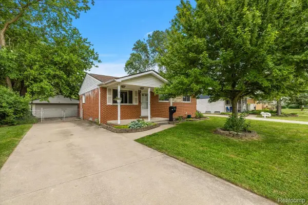 1146 Harrison Avenue, GardenCity, MI 48135