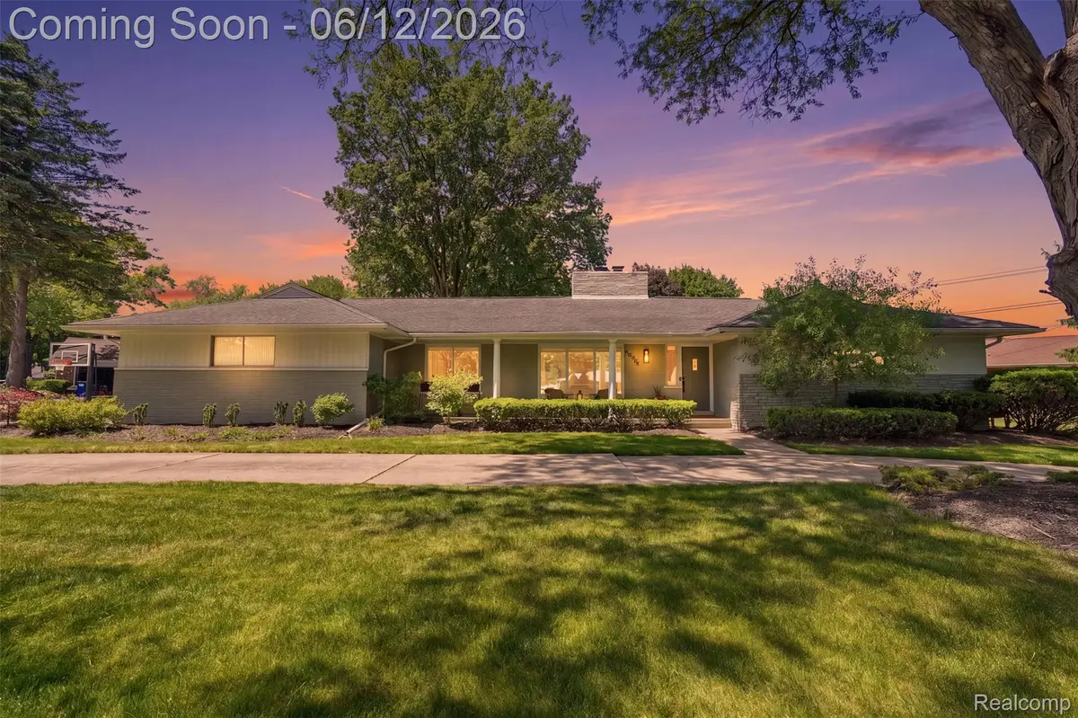6998 Meadowlake Road, Bloomfield, MI 48301 - #1