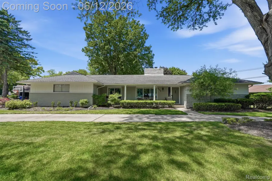 6998 Meadowlake Road, Bloomfield, MI 48301 - #2
