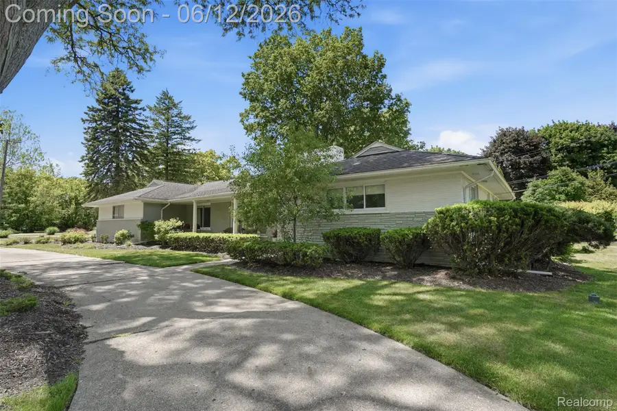 6998 Meadowlake Road, Bloomfield, MI 48301 - #3
