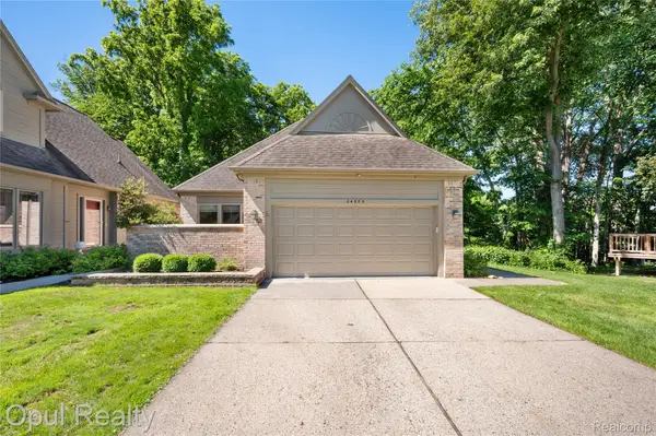 24585 Edgewood Drive, Novi, MI 48374