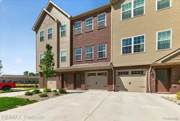 1687 Pinecroft Lane, Howell, MI 48855