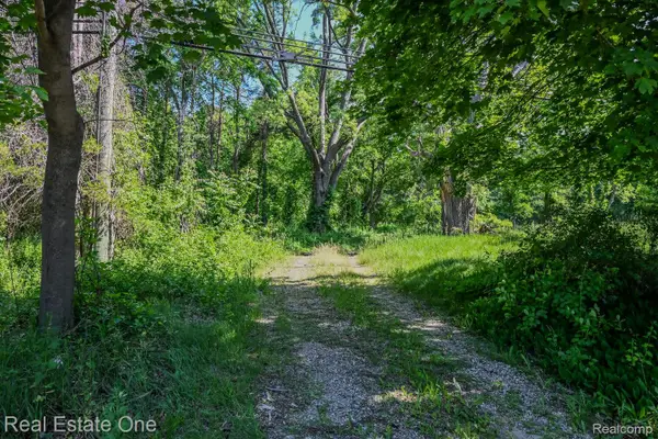 1832 W Commerce Road, Milford, MI 48380