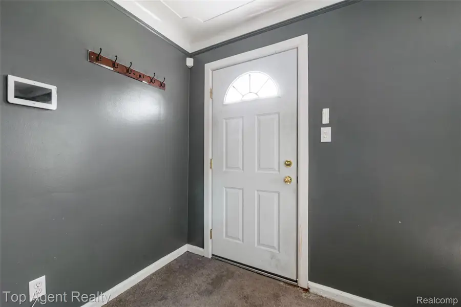 22085 Rausch Avenue, Eastpointe, MI 48021 - #3