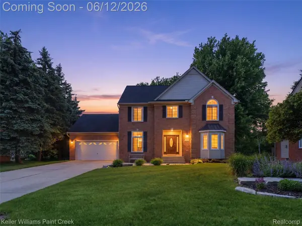 2842 Manorwood Drive, Troy, MI 48085