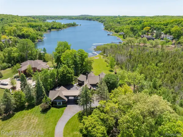 7689 Deerhill Drive, Independence, MI 48346