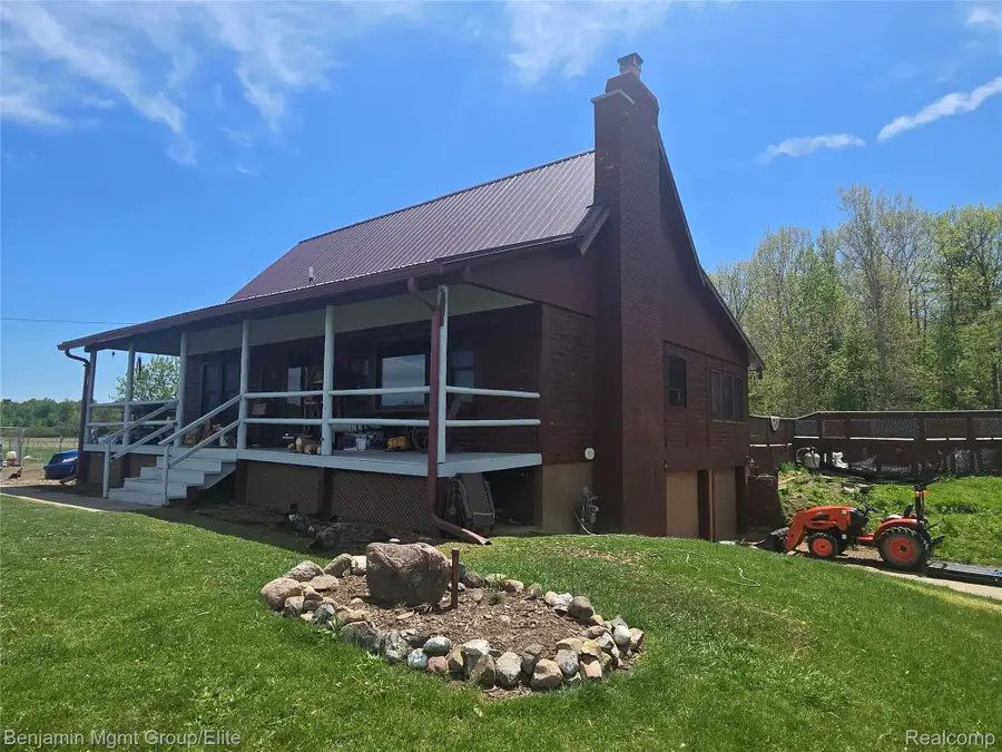 6827 Lapeer Road, Kimball, MI 48074 - #2