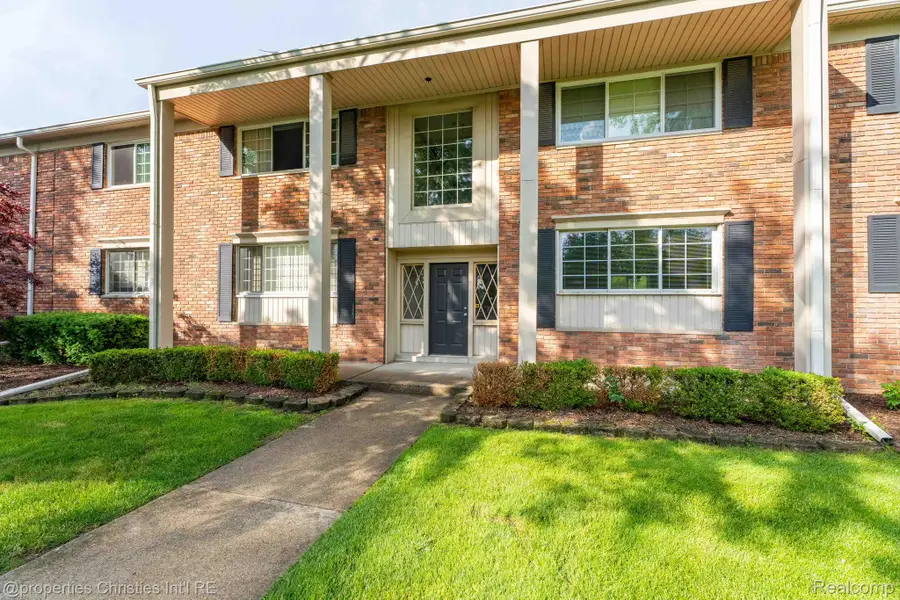 42472 Woodward Avenue #B1, Bloomfield, MI 48304 - #3