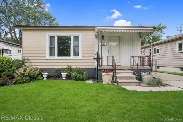 7218 Sterling, CenterLine, MI 48015