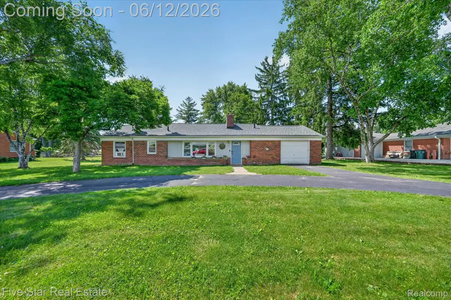 82 E Hurst Drive, Troy, MI 48085 - #3