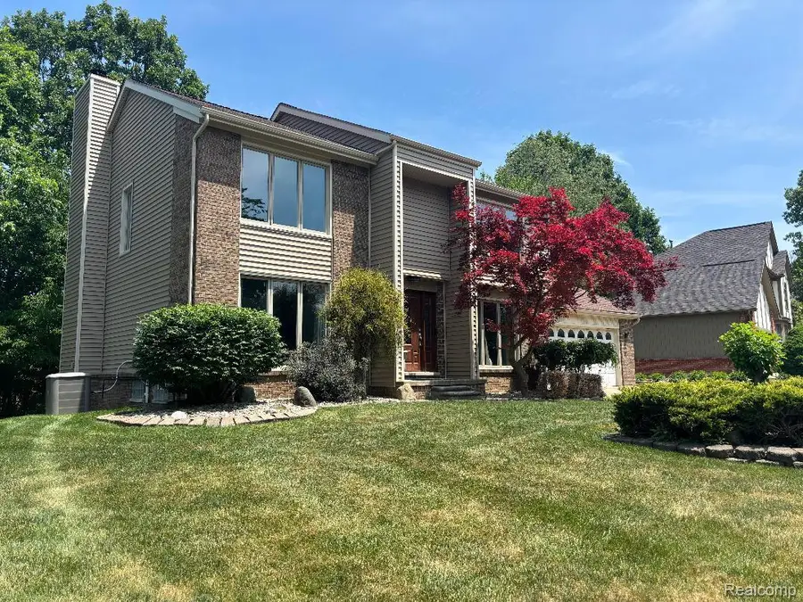 2136 Millstream Drive, Wixom, MI 48393 - #2