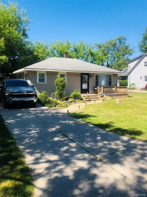 8396 Cooley Beach Drive, WhiteLake, MI 48386