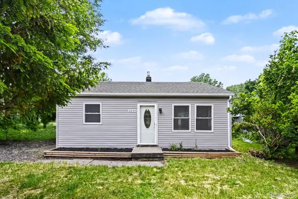 3235 Young Avenue, Lansing, MI 48906