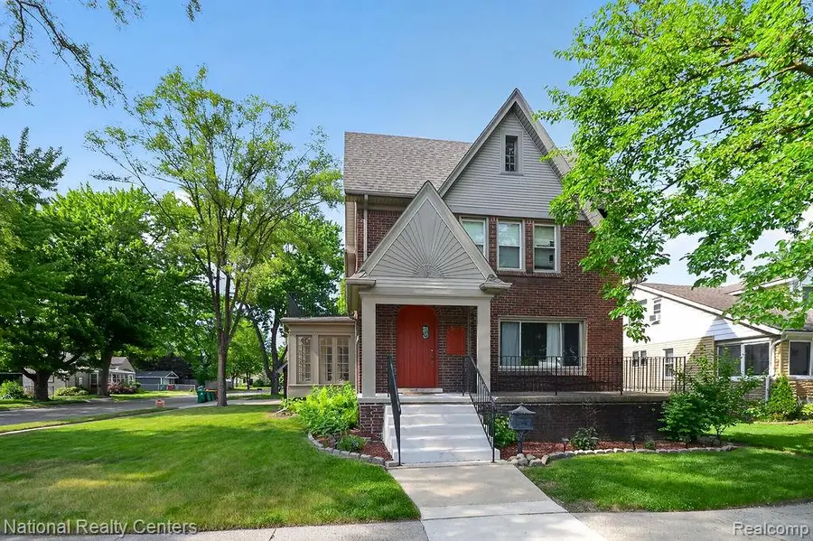 15105 Maplewood Avenue, Eastpointe, MI 48021 - #2