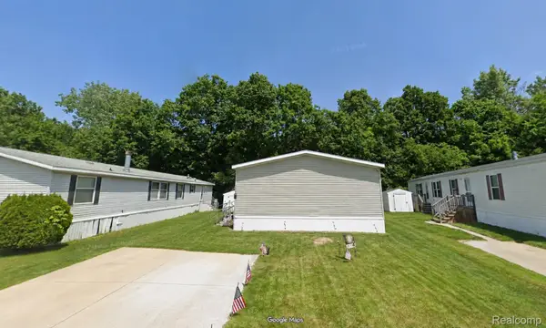 4229 Hillary Creek, Burton, MI 48519