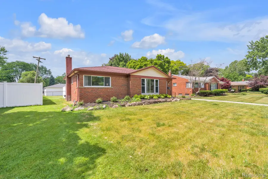 27827 Lyndon Street, Livonia, MI 48154 - #3