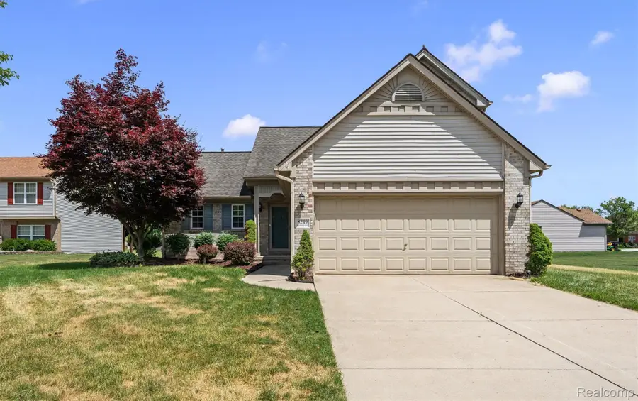 8249 Clocktower Court, Romulus, MI 48174 - #3