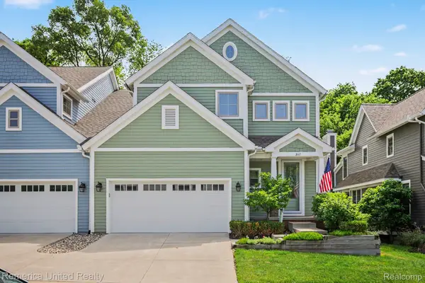 307 River Wood Trail #2, Milford, MI 48381