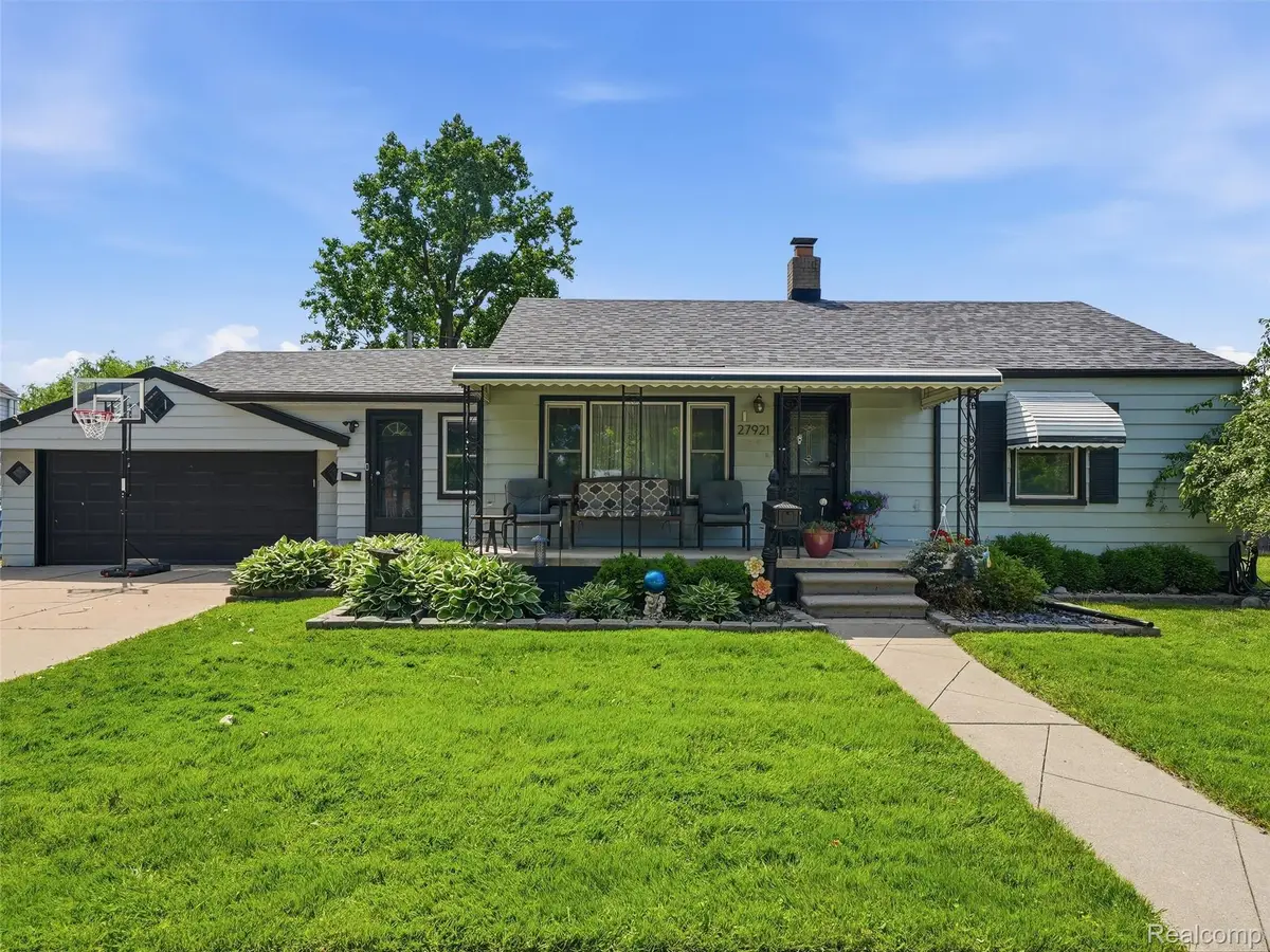27921 Larchmont Street, Saint Clair Shores, MI 48081 - #1