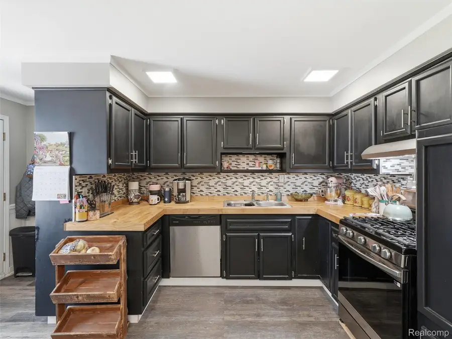 27921 Larchmont Street, Saint Clair Shores, MI 48081 - #3