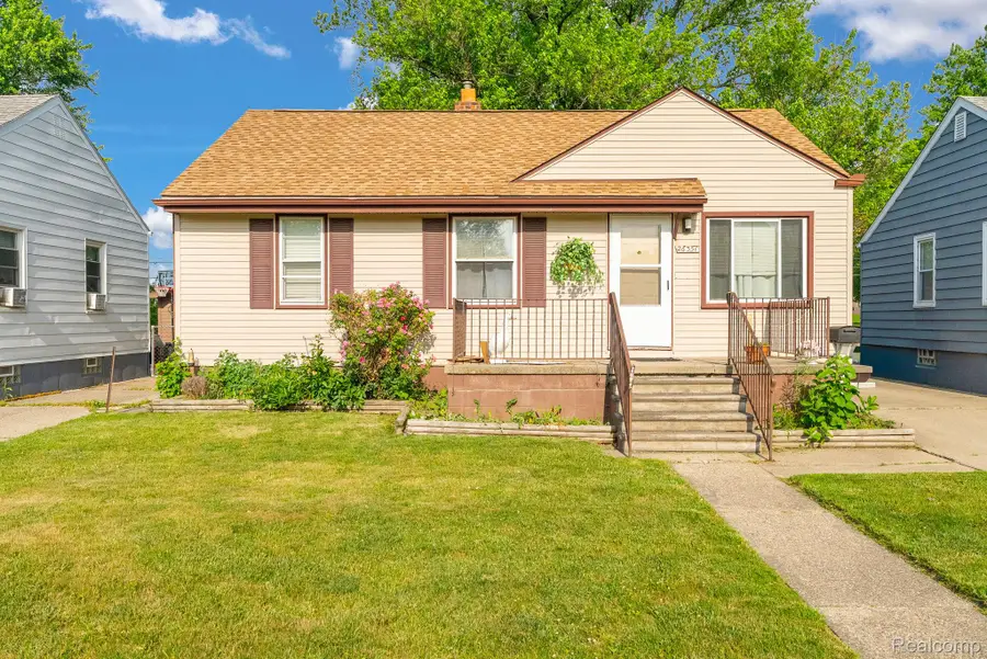 26351 Blumfield Street, Roseville, MI 48066 - #2
