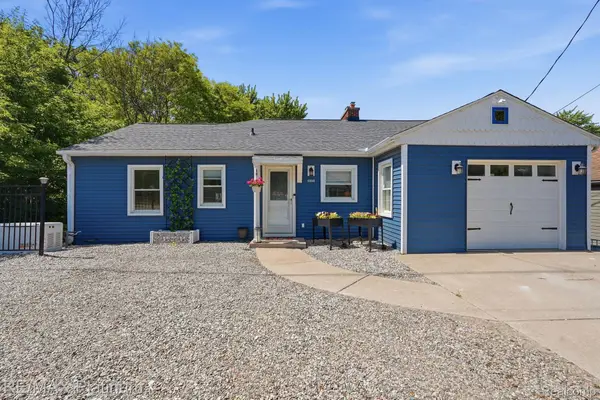 1612 S Hughes Road, Brighton, MI 48114