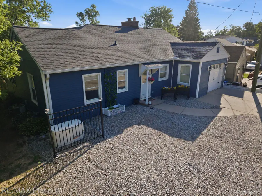 1612 S Hughes Road, Brighton, MI 48114 - #2