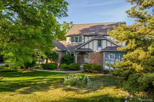 39256 Heatherbrook Drive, FarmingtonHills, MI 48331