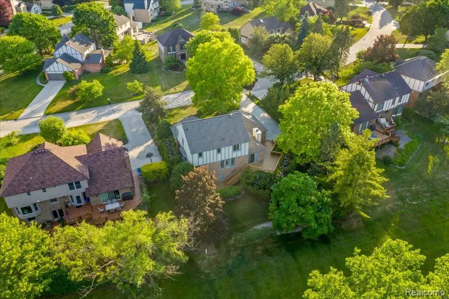 39256 Heatherbrook Drive, Farmington Hills, MI 48331 - #3