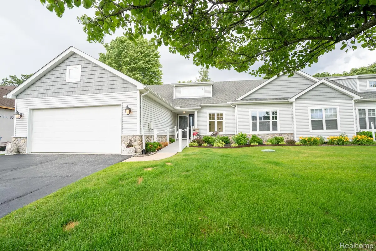 5653 Trail Side Lane #9, Hamburg, MI 48189 - #1