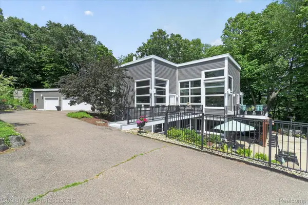 5255 Oak Hill Trail N, CommerceTwp, MI 48382