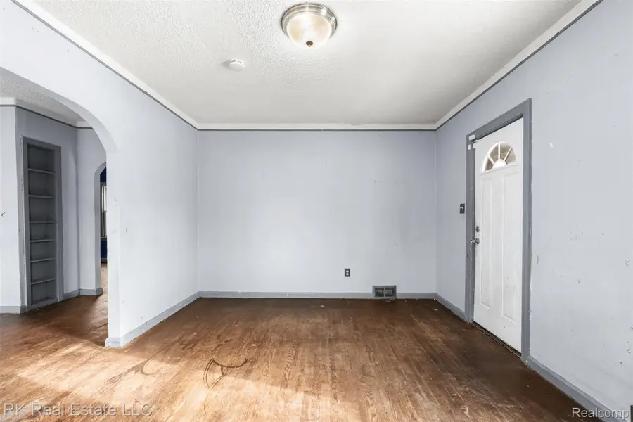 1125 E Hayes Avenue, Hazel Park, MI 48030 - #3