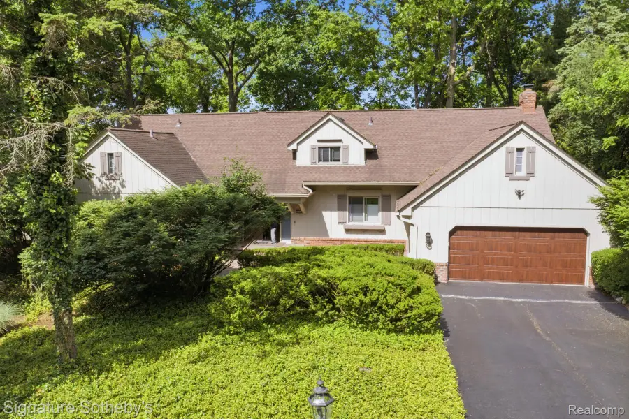 3215 Woodview Lake Road, West Bloomfield, MI 48323 - #2