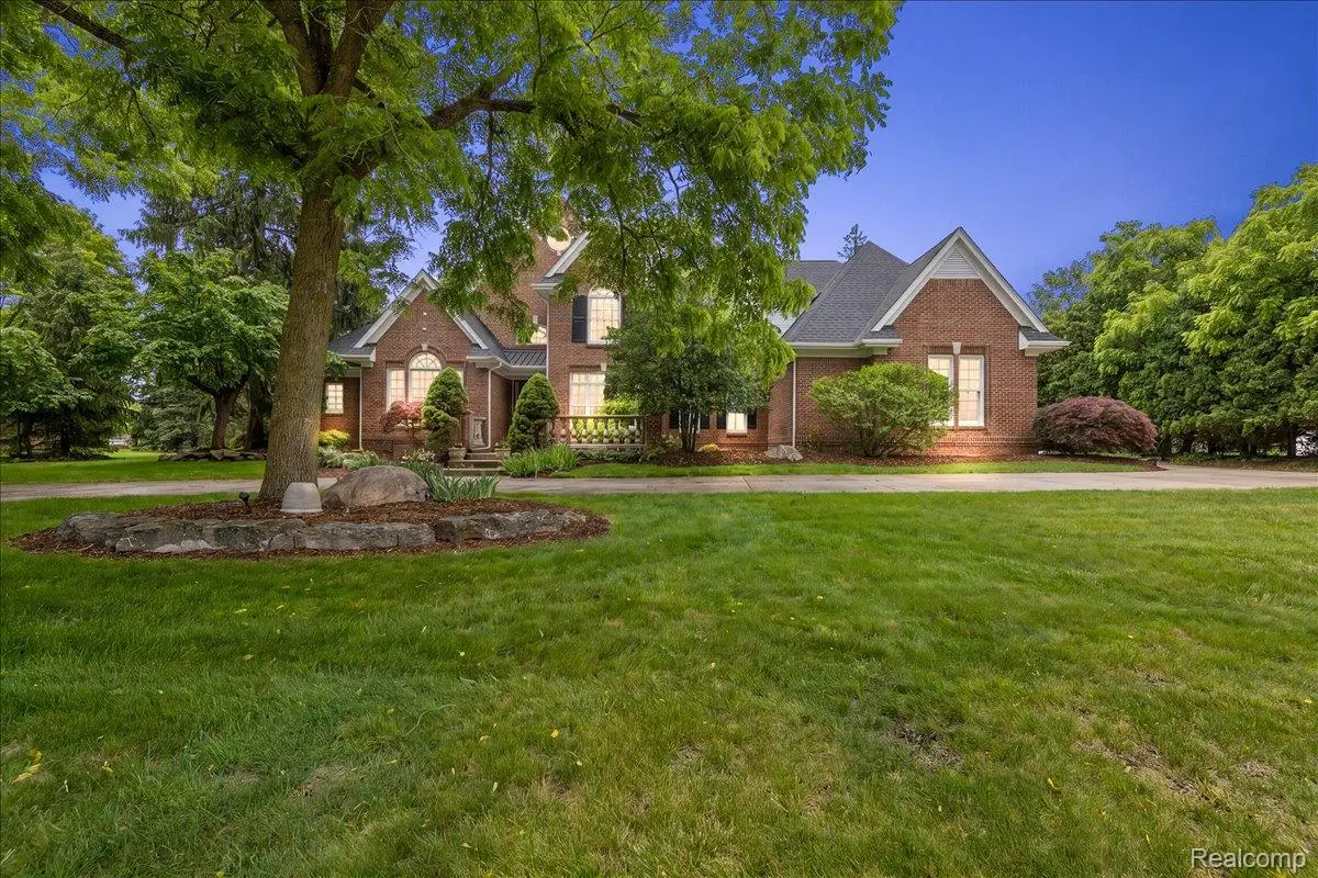 5022 Lone Pine Lane, Bloomfield, MI 48302 - #1