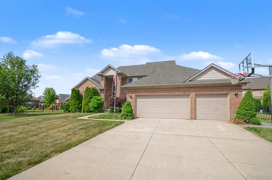 26820 Alderman Court, Harrison, MI 48045 - #3