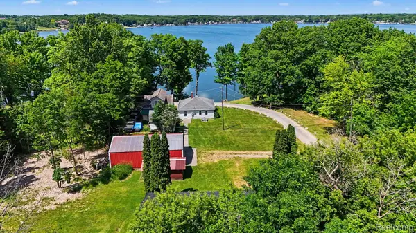 3931 S Shore Drive, Lapeer, MI 48446