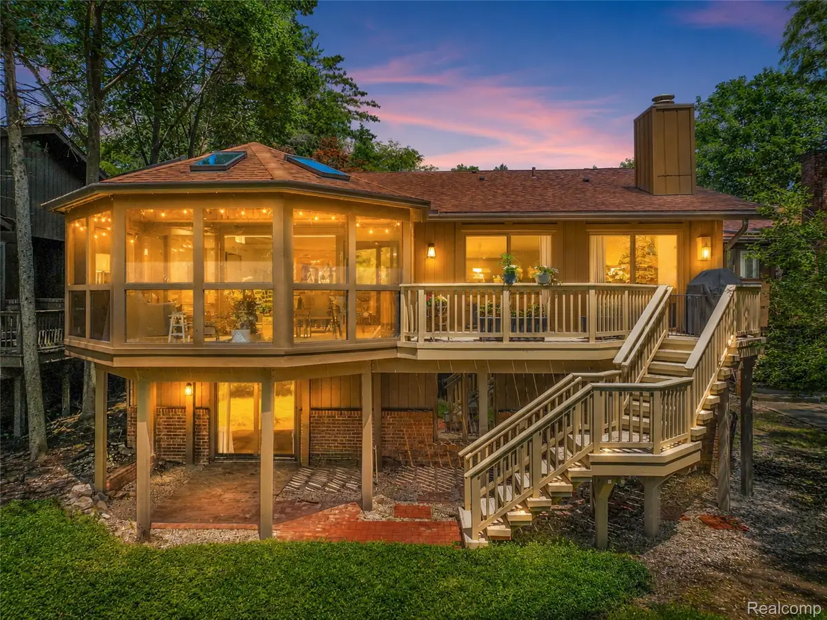 3709 Wabeek Lake Drive W, Bloomfield, MI 48302 - #1