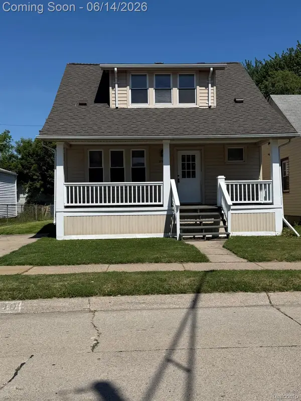 27390 Elmhurst Street, Roseville, MI 48066