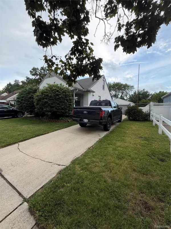 2049 Regina Avenue, LincolnPark, MI 48146