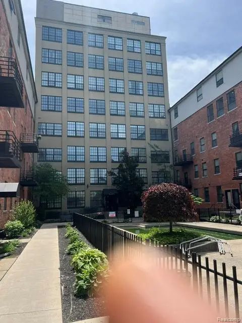 6533 E Jefferson Avenue #330E, Detroit, MI 48207