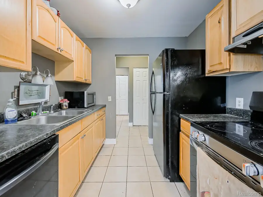 635 E Fox Hills Drive, Bloomfield, MI 48304 - #2