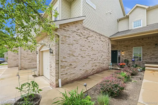 5905 High Pointe Court, Brighton, MI 48116